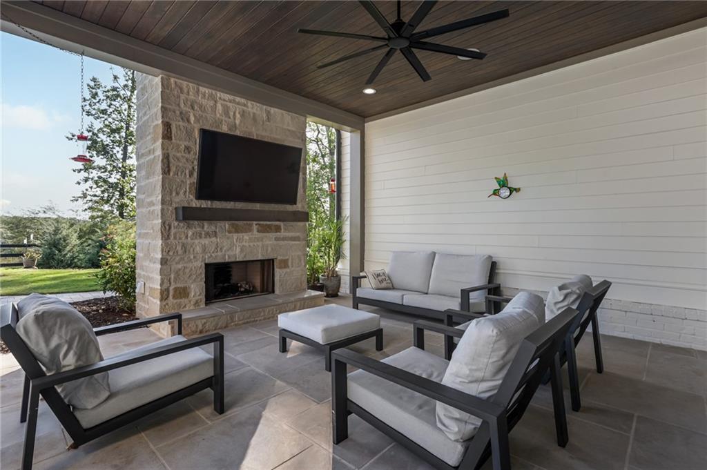 1050 Little River Lane