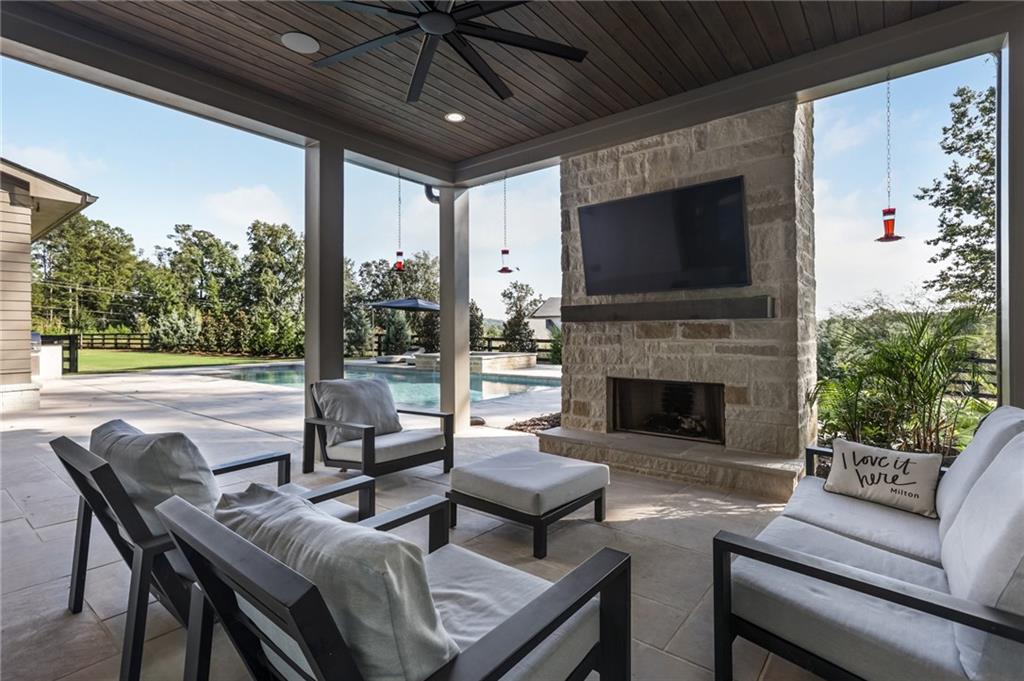 1050 Little River Lane