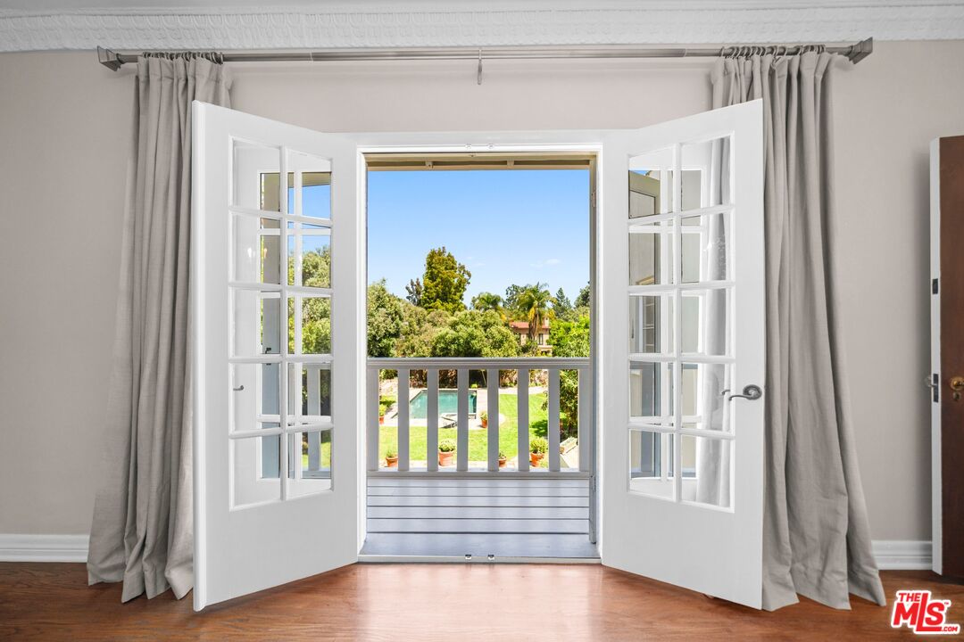 1004 N Beverly Dr