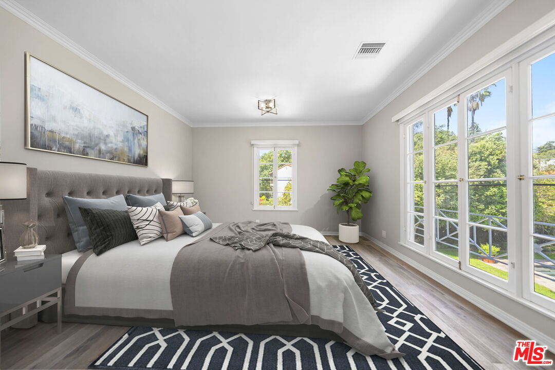 1004 N Beverly Dr