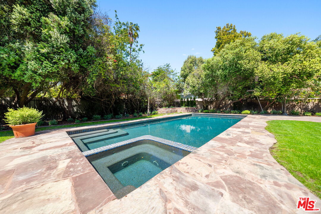 1004 N Beverly Dr