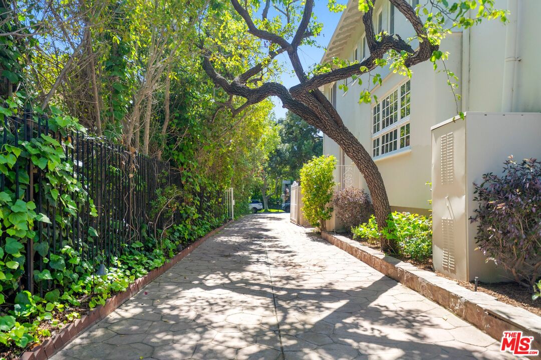 1004 N Beverly Dr