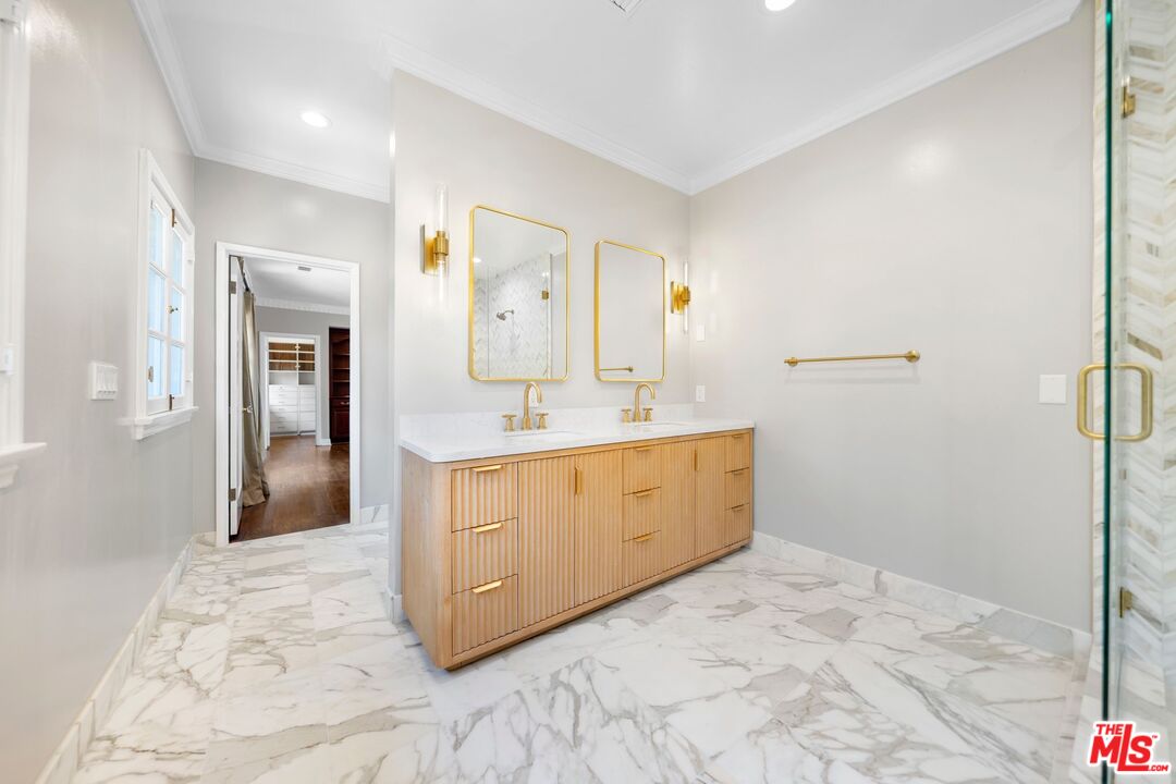1004 N Beverly Dr