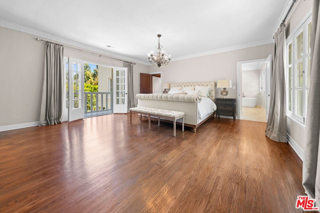 1004 N Beverly Dr