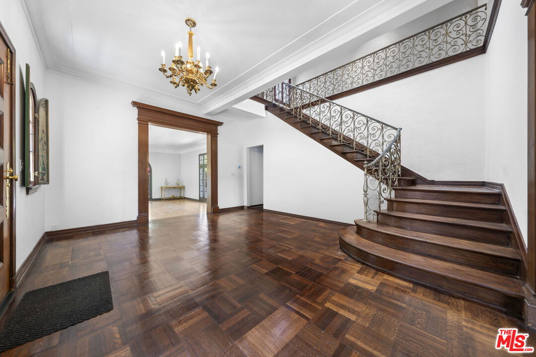 1004 N Beverly Dr