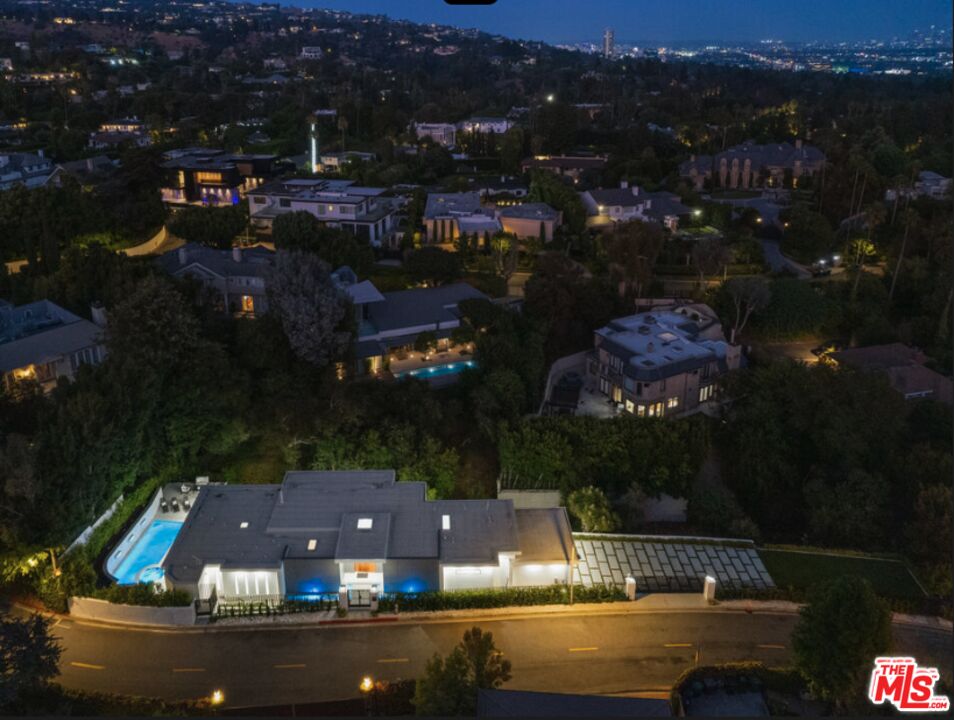 1124 Summit Dr