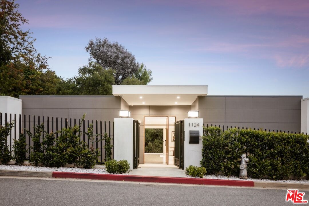 1124 Summit Dr