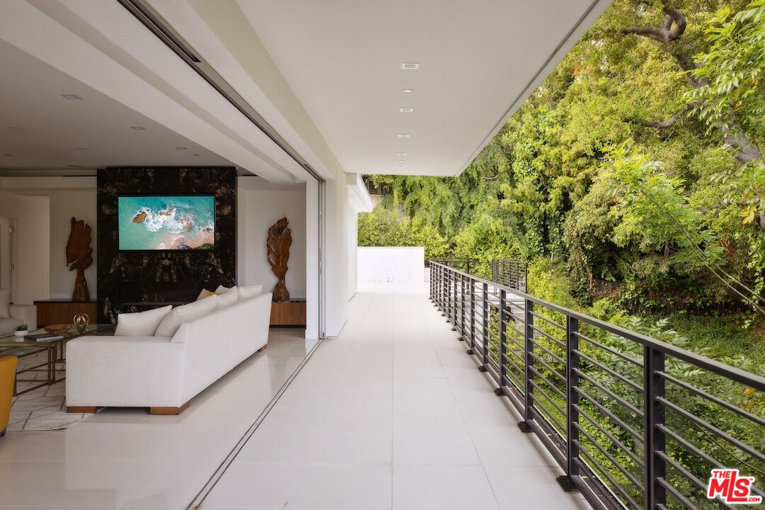 1124 Summit Dr