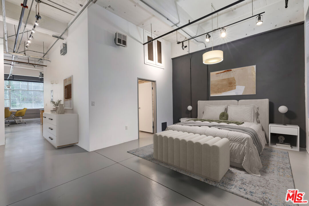 1130 S Flower St Unit: 208