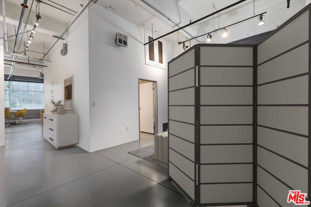 1130 S Flower St Unit: 208