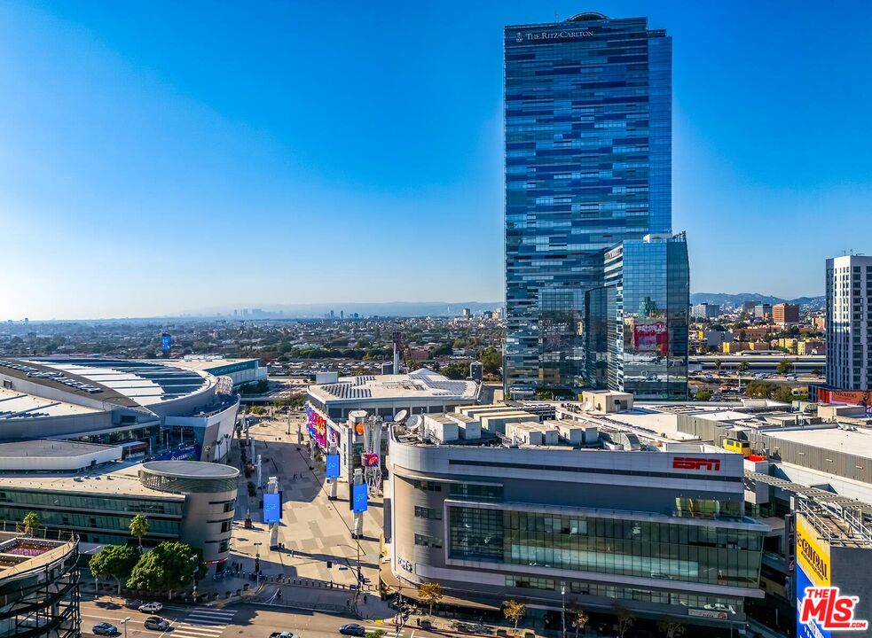 1130 S Flower St Unit: 208