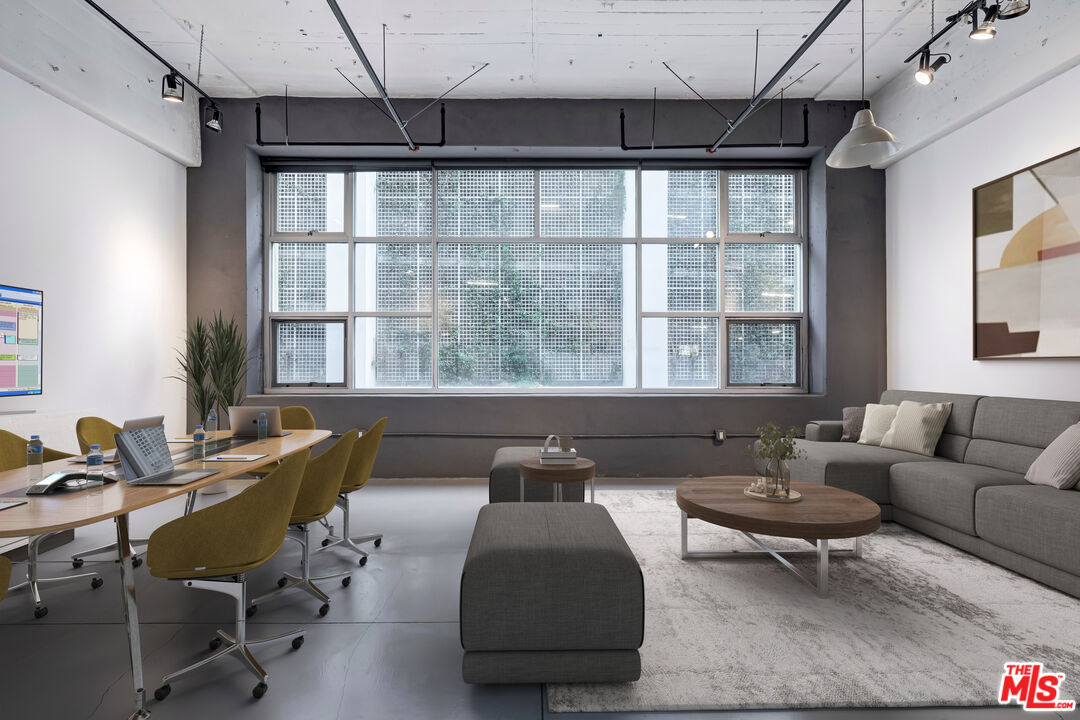 1130 S Flower St Unit: 208