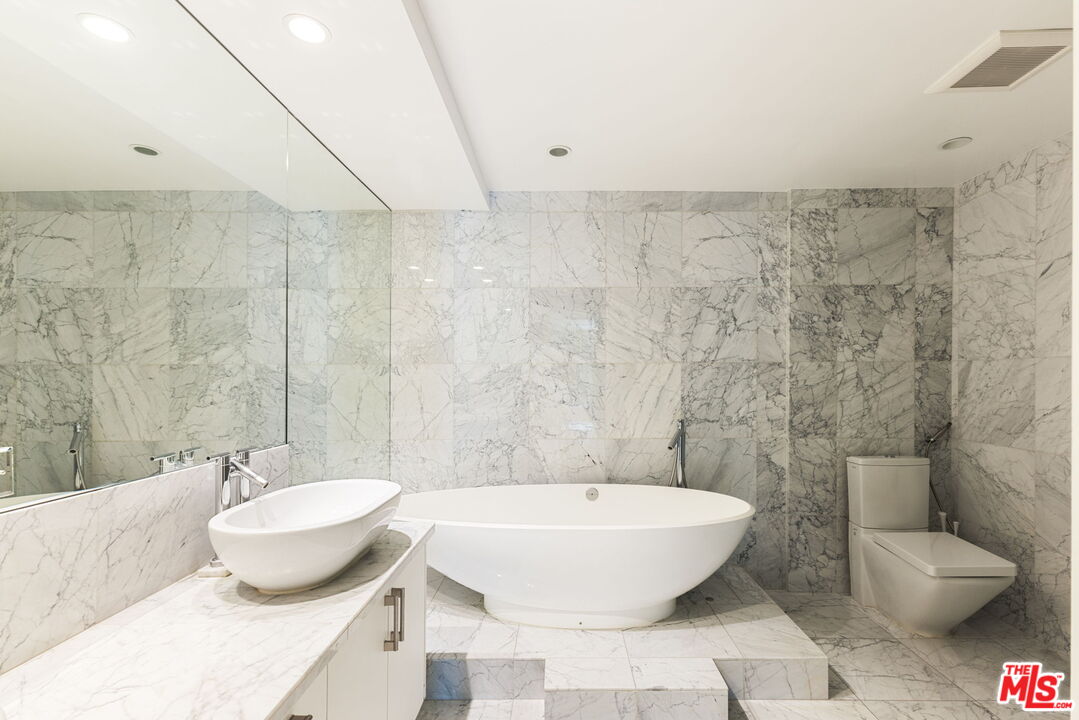 211 S Spalding Dr Unit: 105N