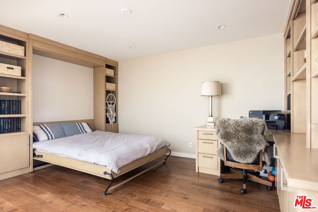 211 S Spalding Dr Unit: 105N