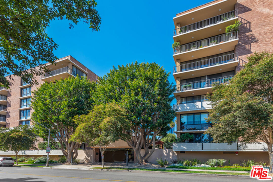 211 S Spalding Dr Unit: 105N