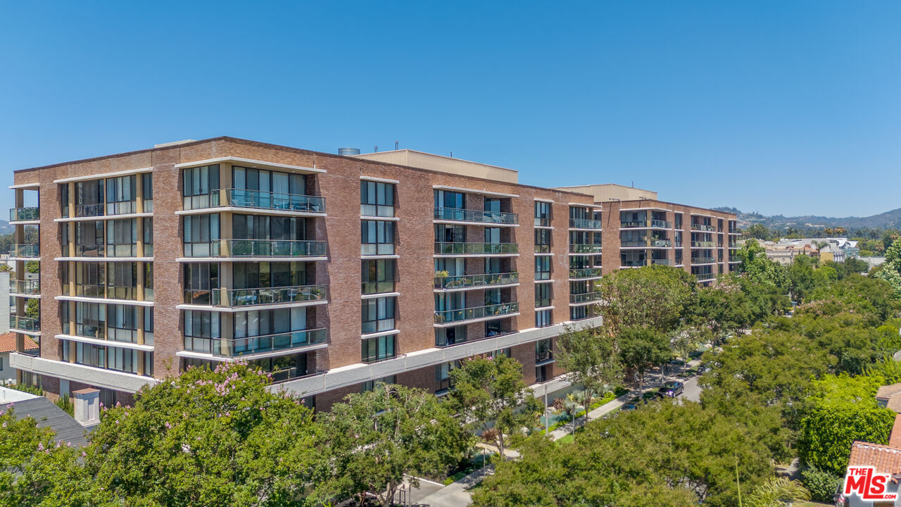 211 S Spalding Dr Unit: 105N