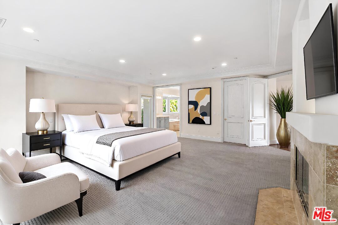 2997 Beverly Glen Cir