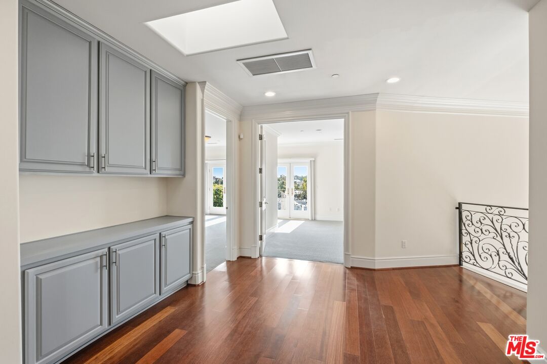 2997 Beverly Glen Cir