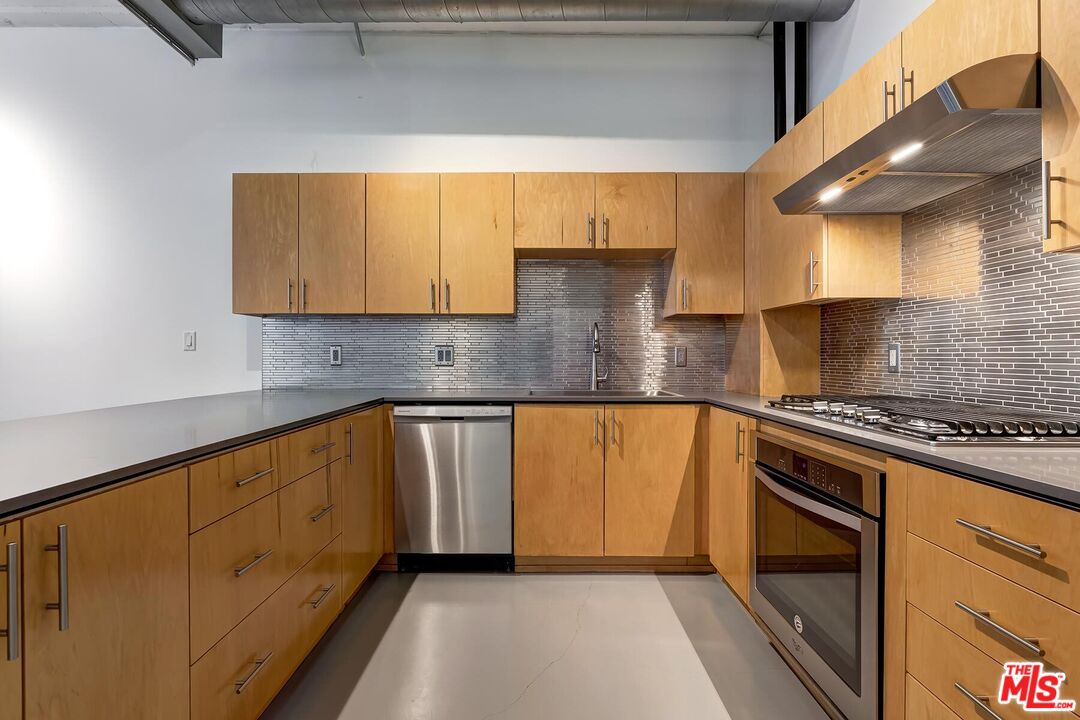 1130 S Flower St Unit: 208