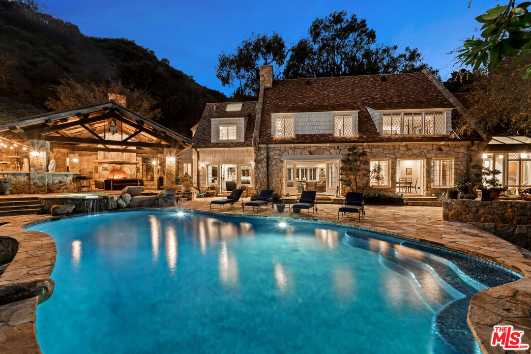 9631 Cedarbrook Dr