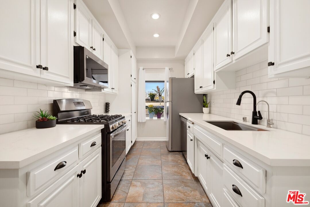 828 S Bedford St Unit: 202