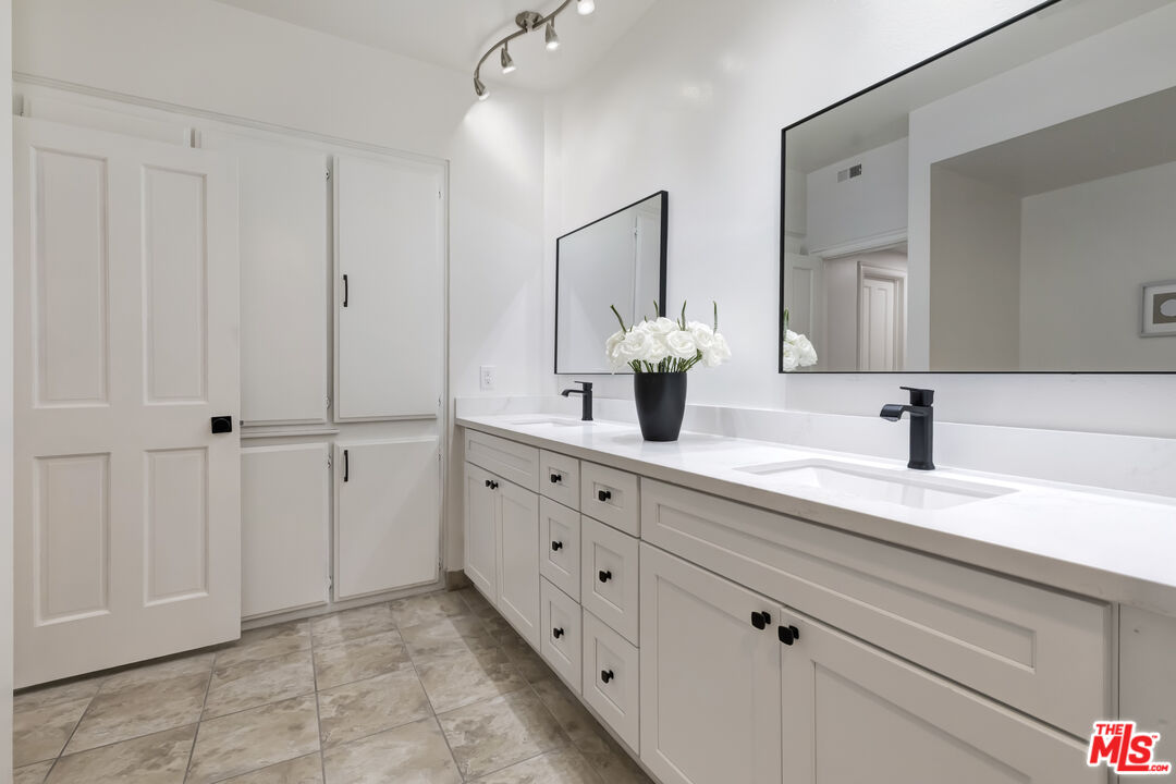 828 S Bedford St Unit: 202