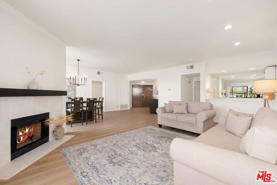 828 S Bedford St Unit: 202