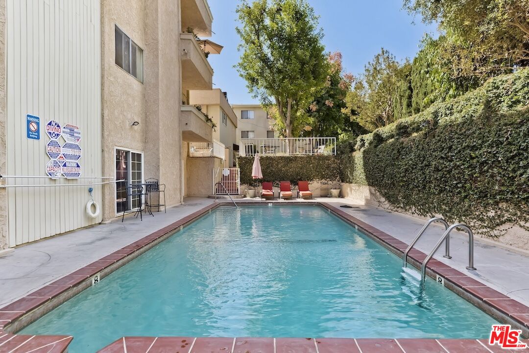 5139 Balboa Blvd Unit: 11