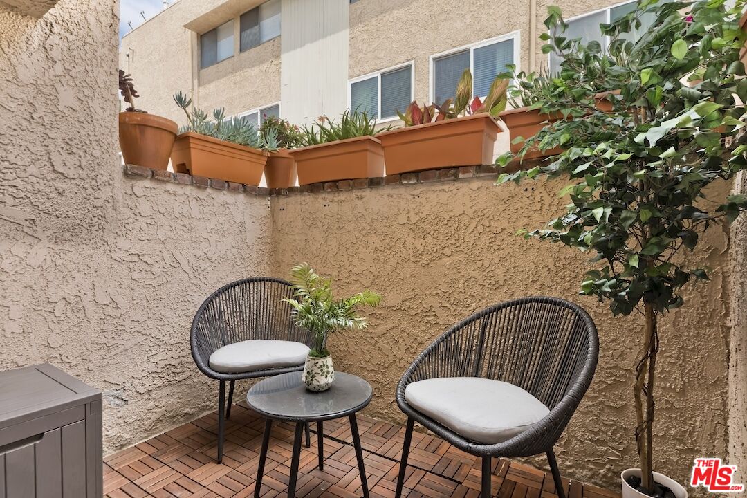 5139 Balboa Blvd Unit: 11