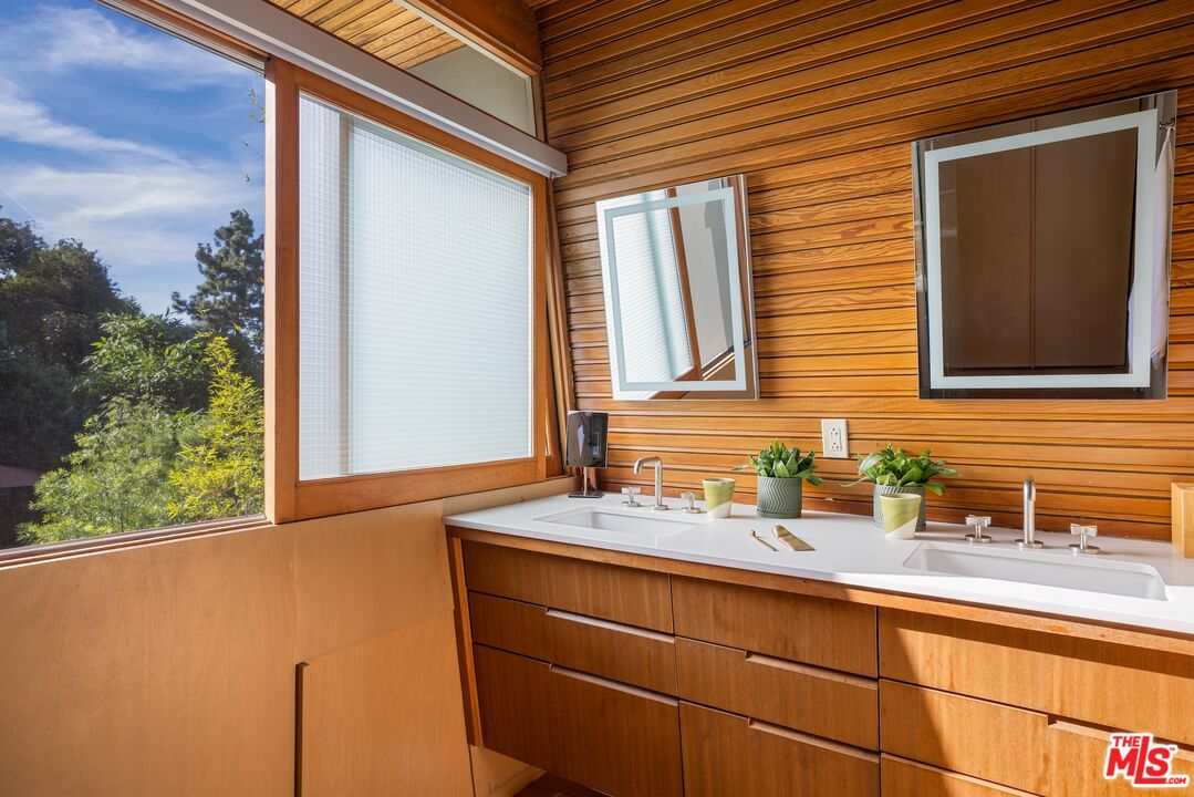 3580 Multiview Dr