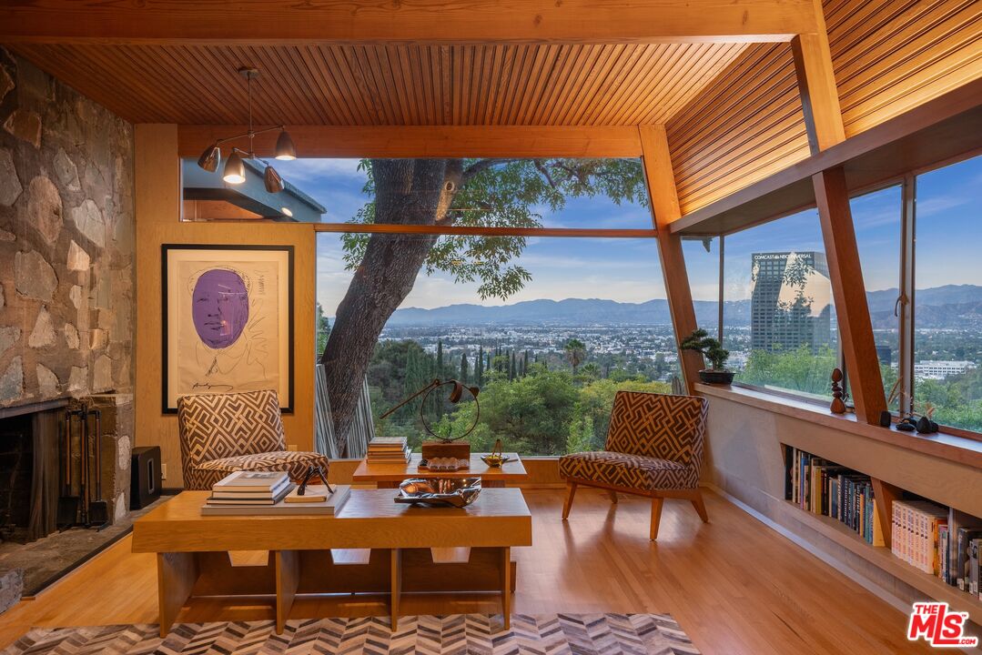 3580 Multiview Dr
