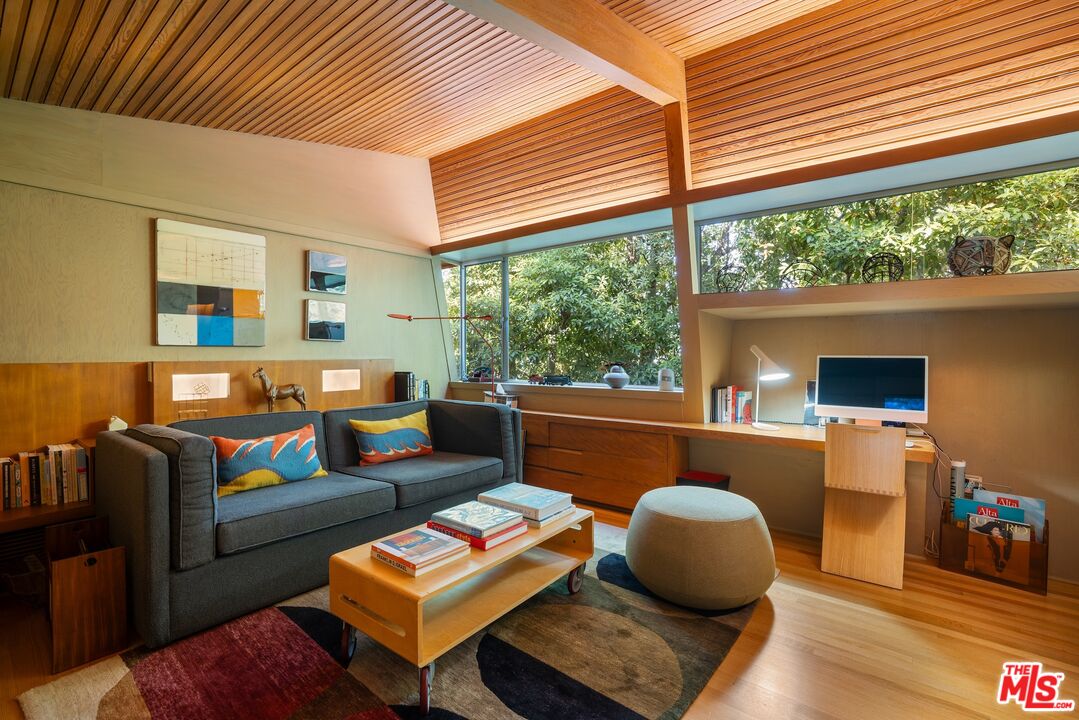 3580 Multiview Dr