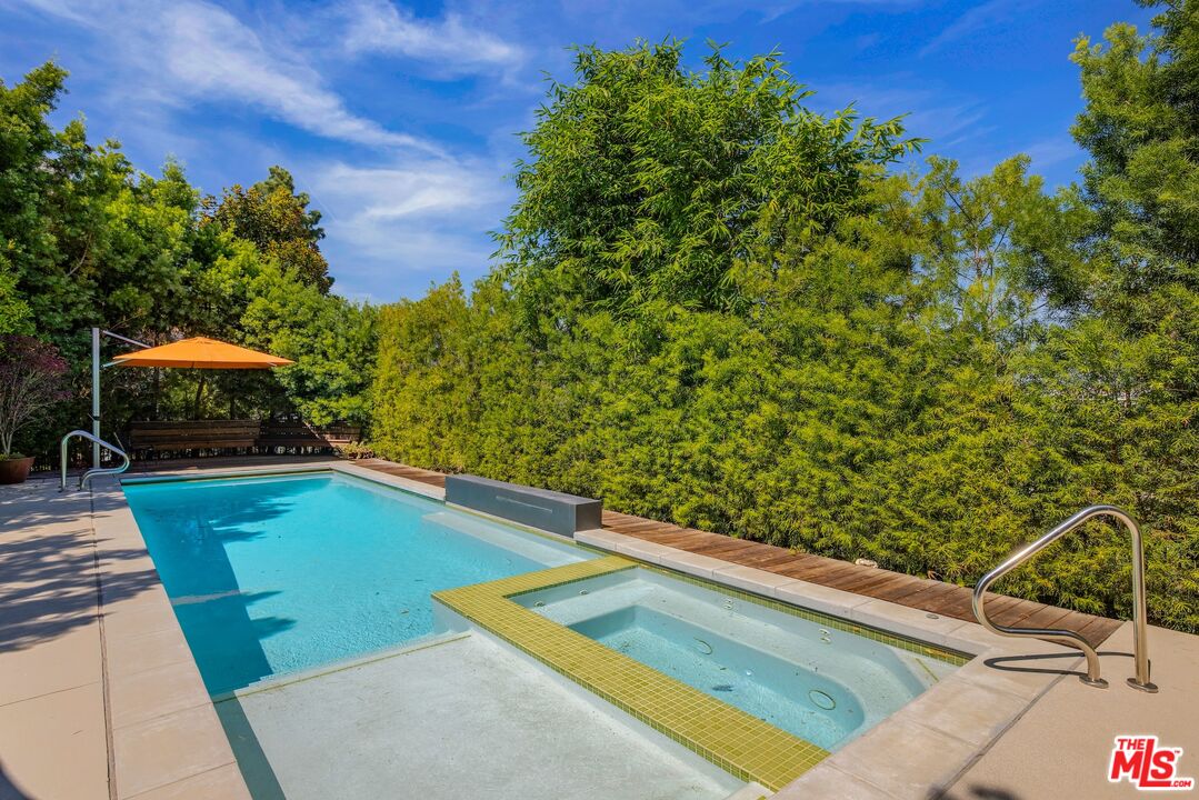 3580 Multiview Dr