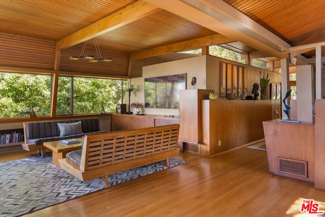 3580 Multiview Dr