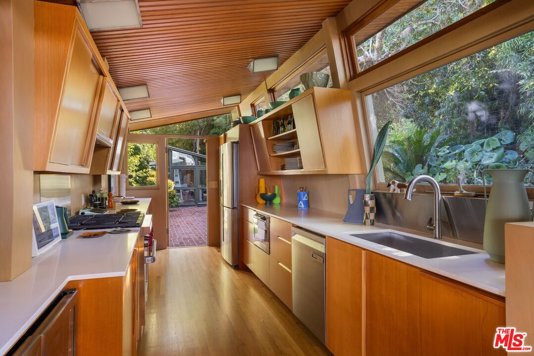 3580 Multiview Dr
