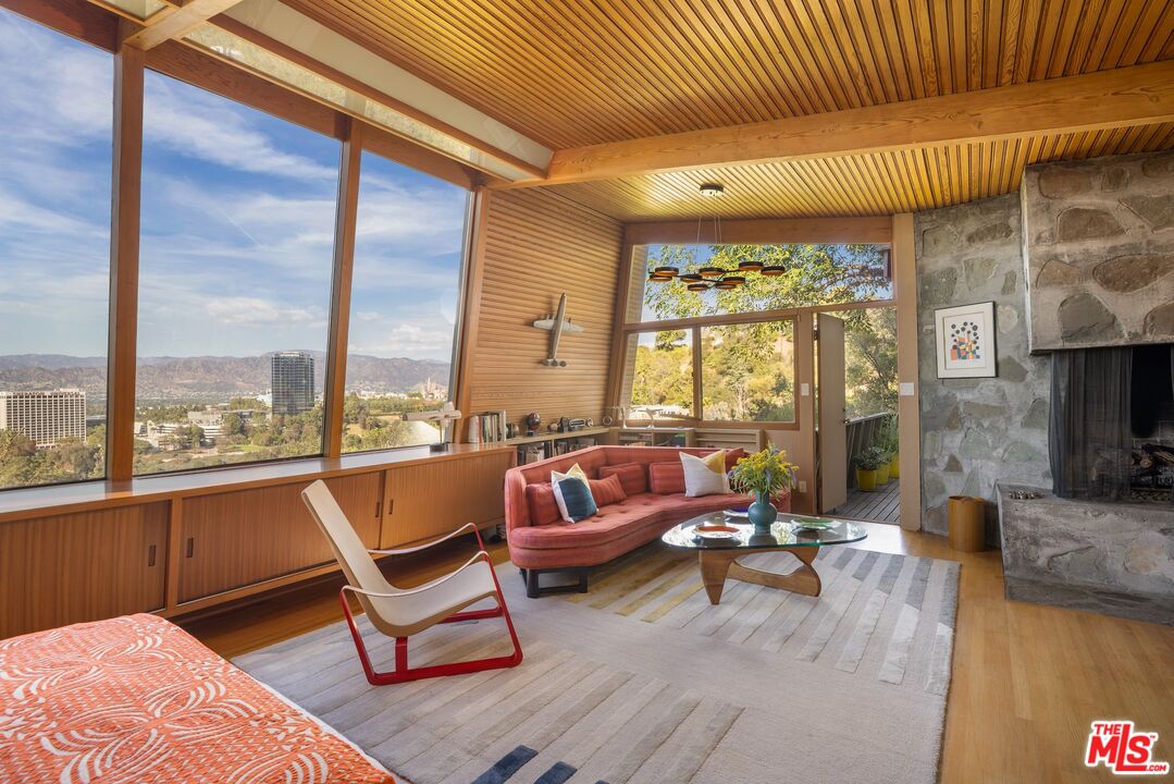 3580 Multiview Dr