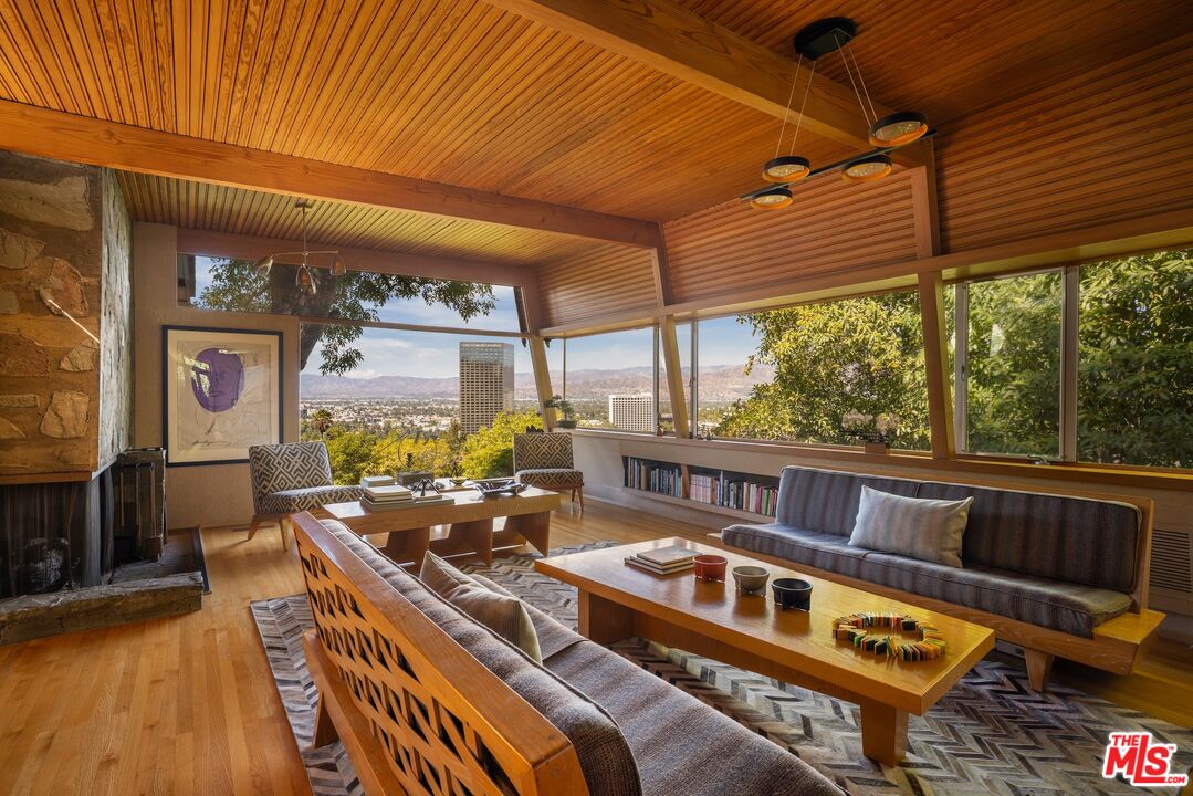 3580 Multiview Dr