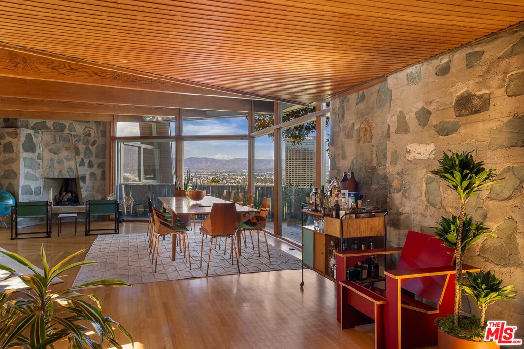 3580 Multiview Dr