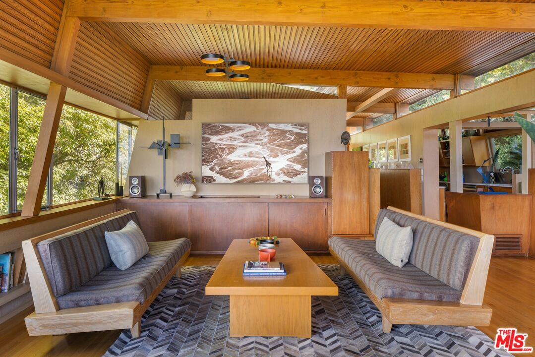 3580 Multiview Dr