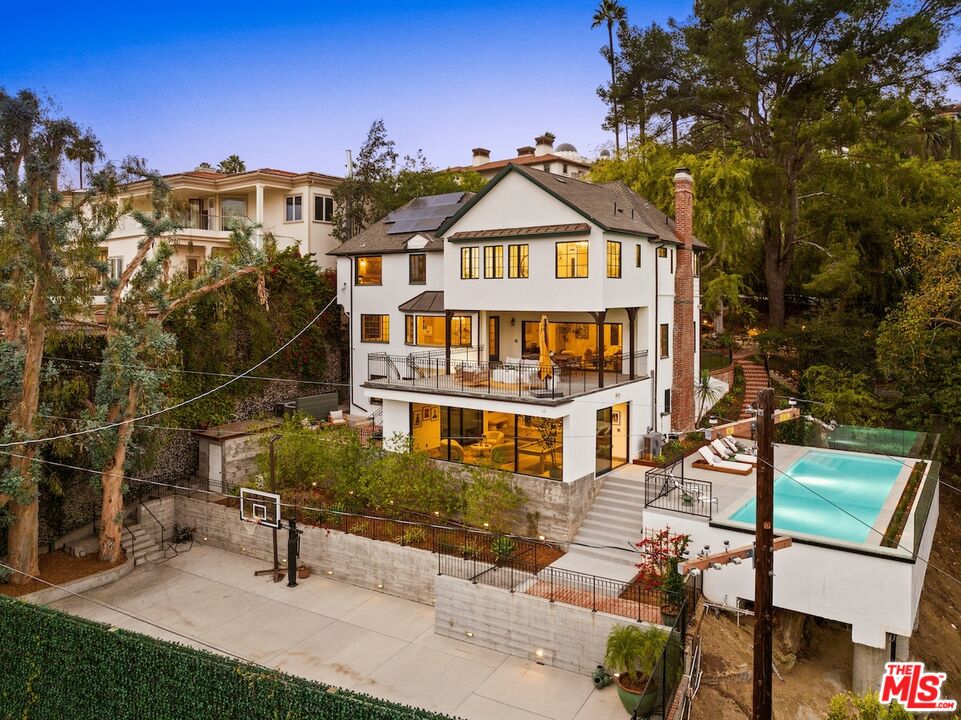 4818 Bonvue Ave