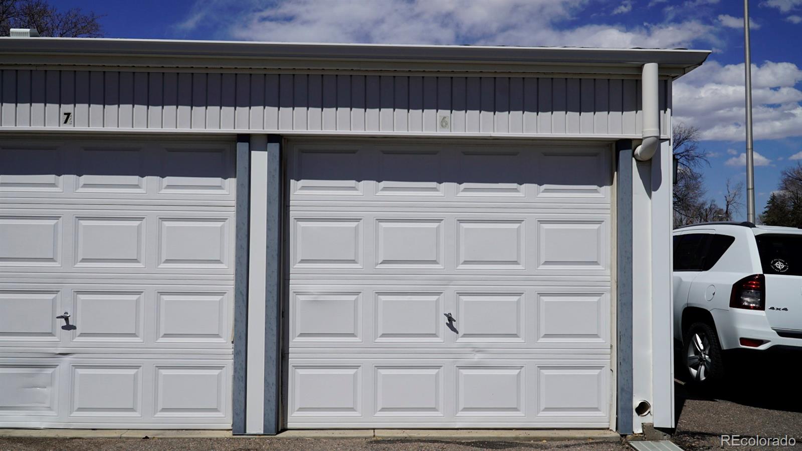 715 S Clinton Street Unit: 2B