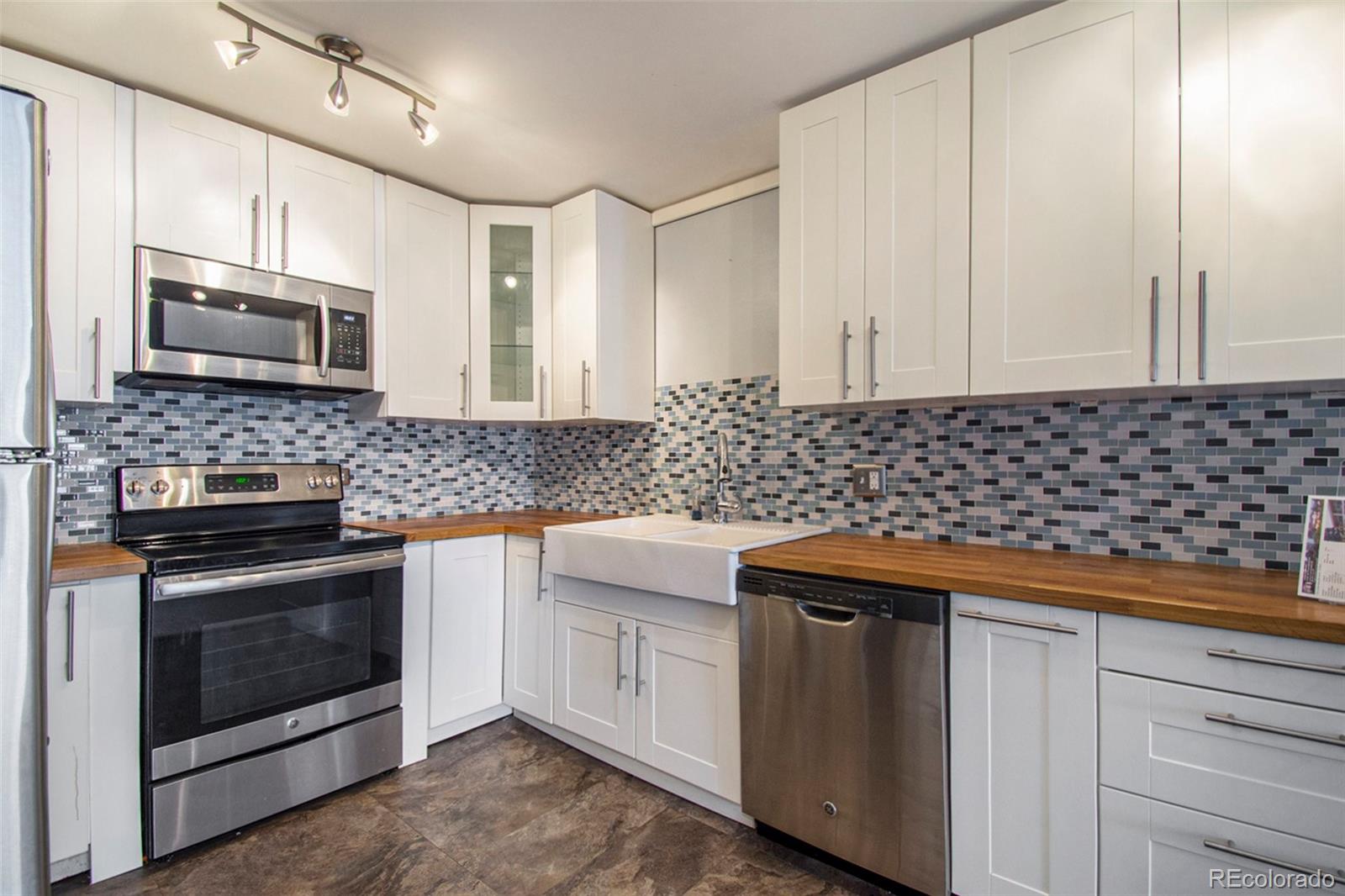 715 S Clinton Street Unit: 2B