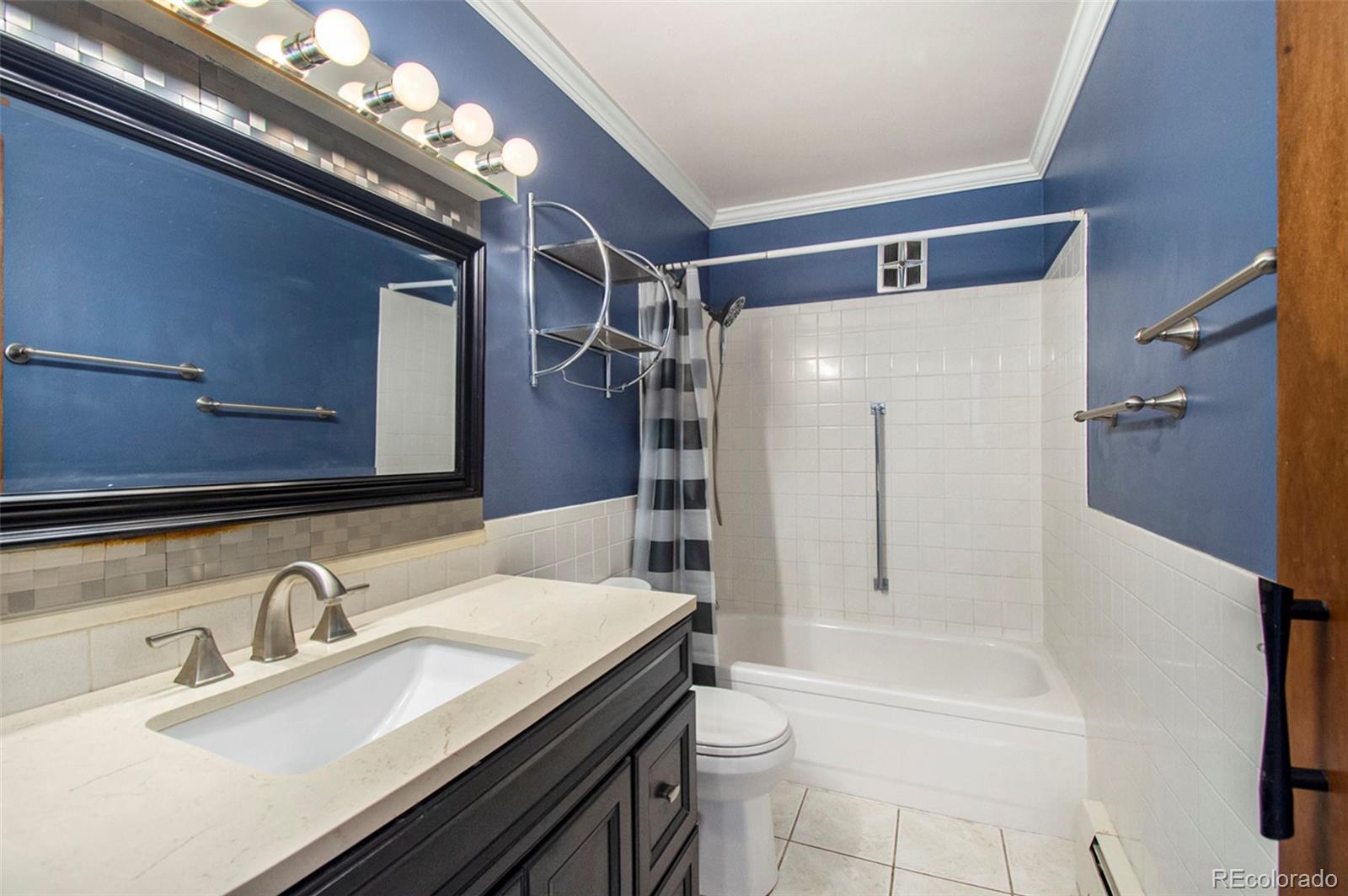 715 S Clinton Street Unit: 2B