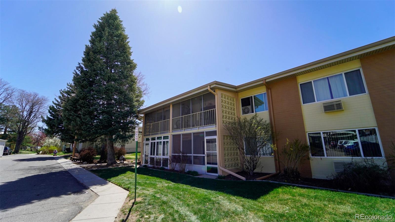 715 S Clinton Street Unit: 2B