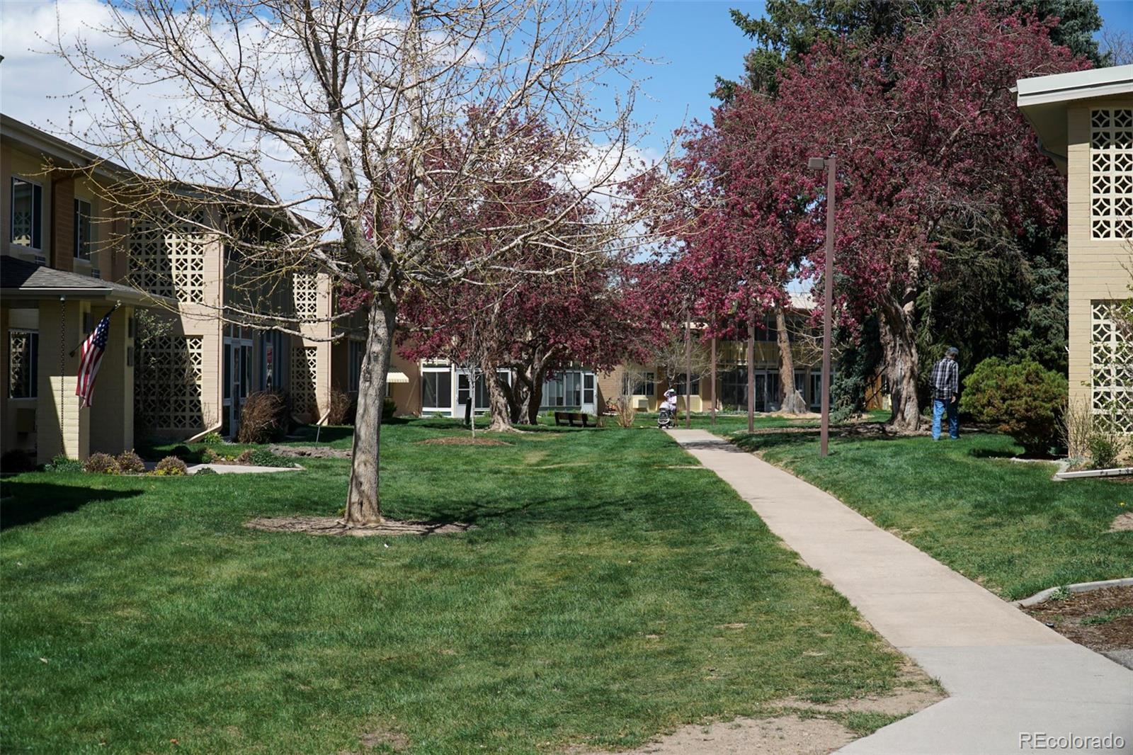 715 S Clinton Street Unit: 2B