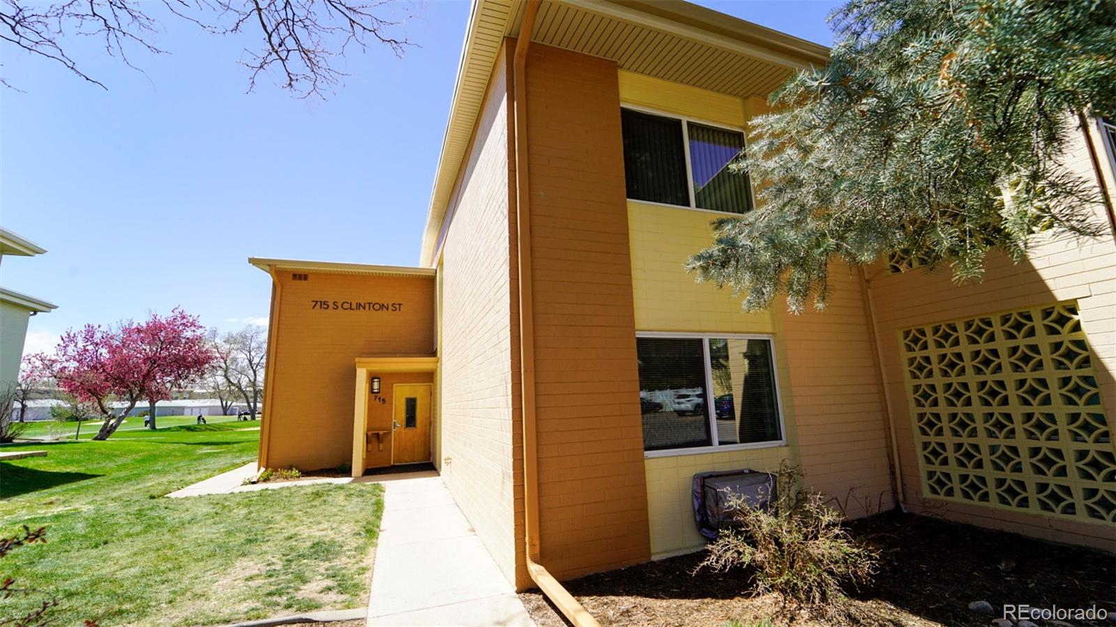 715 S Clinton Street Unit: 2B