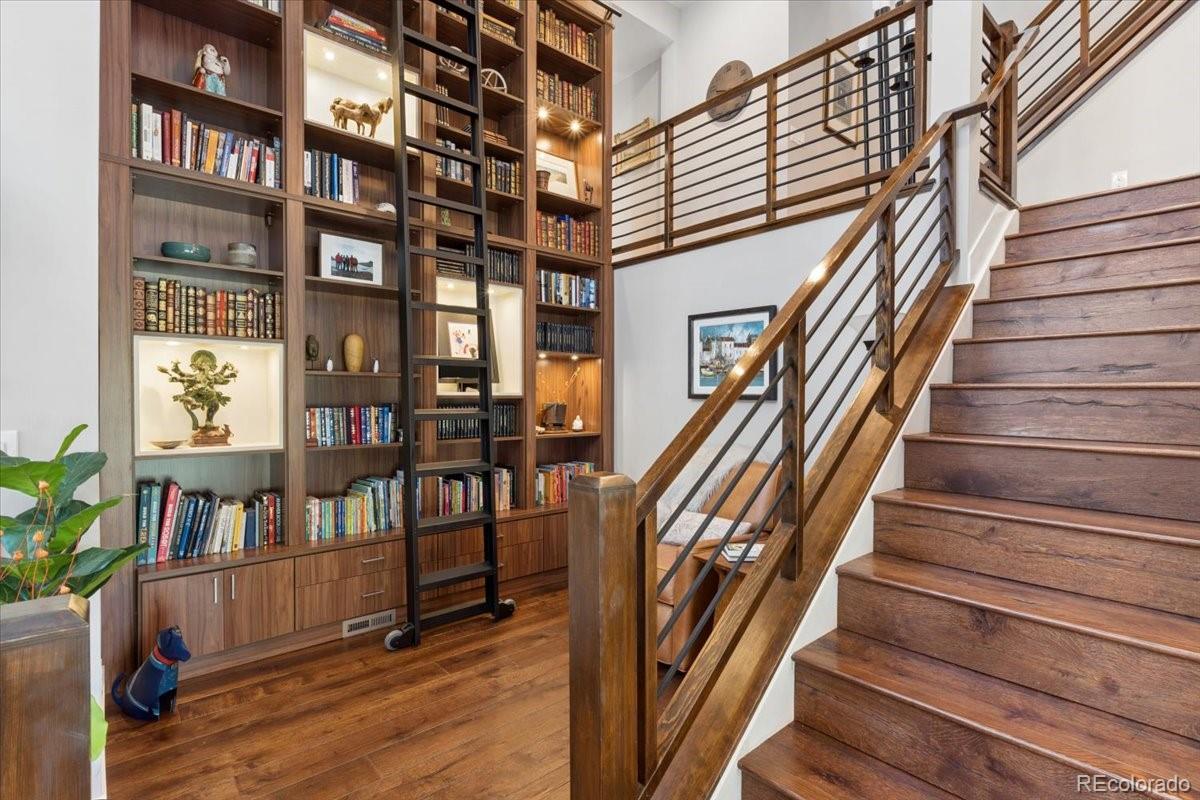 4687 W 50th Place