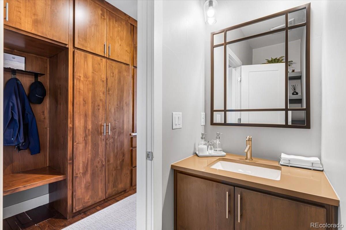 4687 W 50th Place