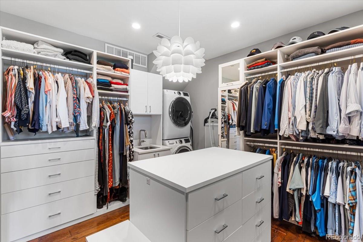 4687 W 50th Place