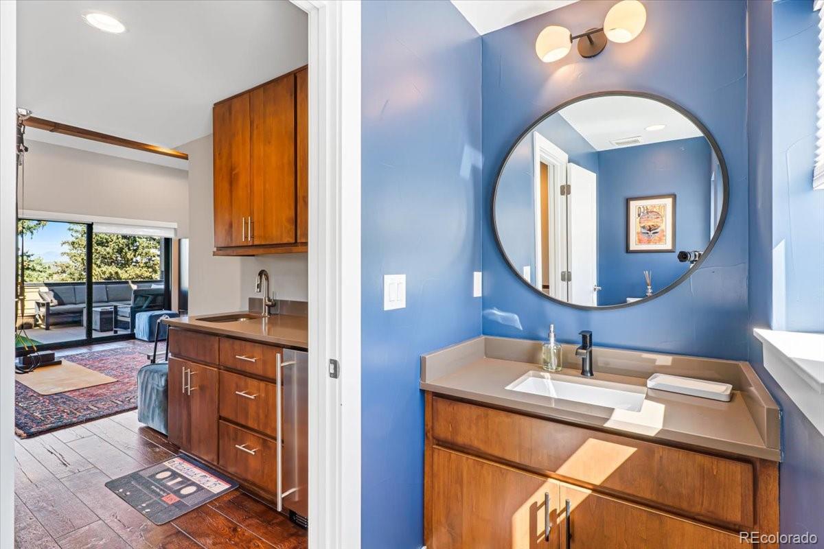 4687 W 50th Place